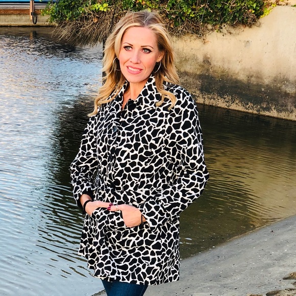 APPRAISAL Black & White Giraffe Print Trench Coat - Picture 2 of 8